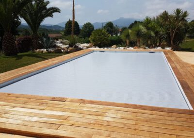 Couvercle de piscine sécurisé